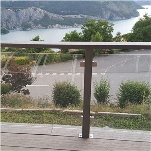 Veekindel plastikust terrass